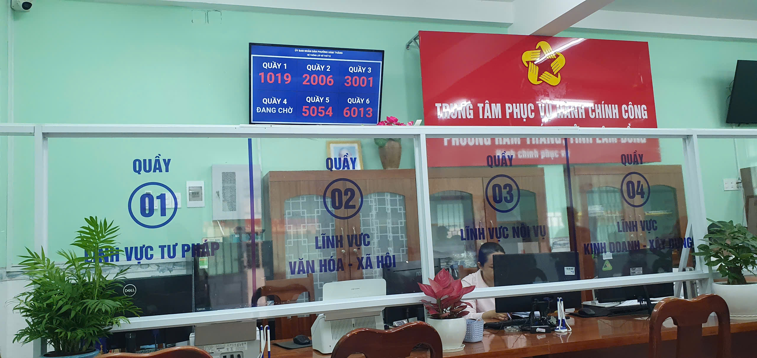 KIOSK lấy số thứ tự tự động, hệ thống lấy số thứ tự, kiosk xếp hàng tự động, màn hình lấy số thứ tự, thiết bị lấy số thứ tự, quản lý hàng chờ, gọi số tự động, kiosk cảm ứng, chuyển đổi số dịch vụ