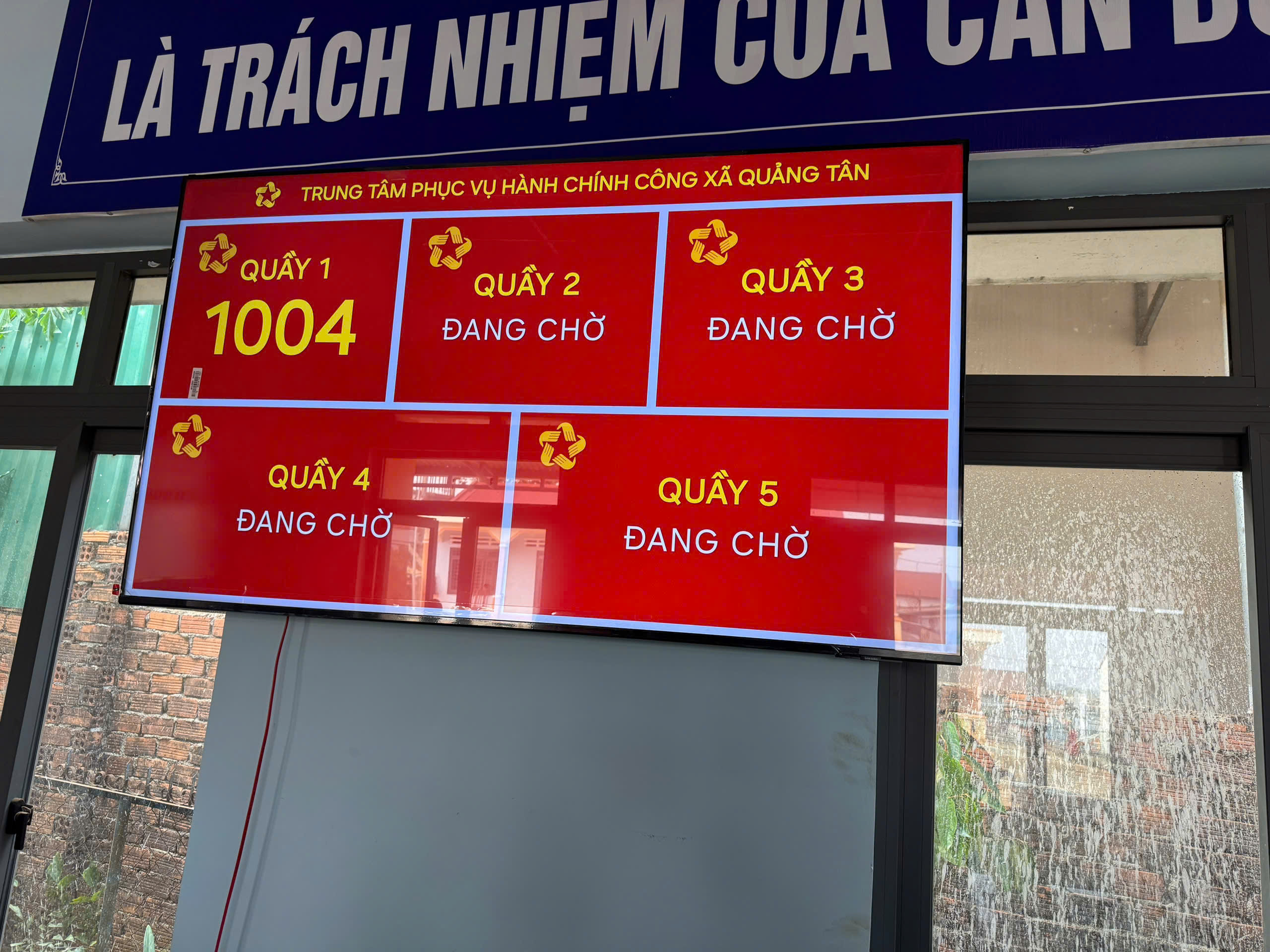 KIOSK lấy số thứ tự tự động, hệ thống lấy số thứ tự, kiosk xếp hàng tự động, màn hình lấy số thứ tự, thiết bị lấy số thứ tự, quản lý hàng chờ, gọi số tự động, kiosk cảm ứng, chuyển đổi số dịch vụ