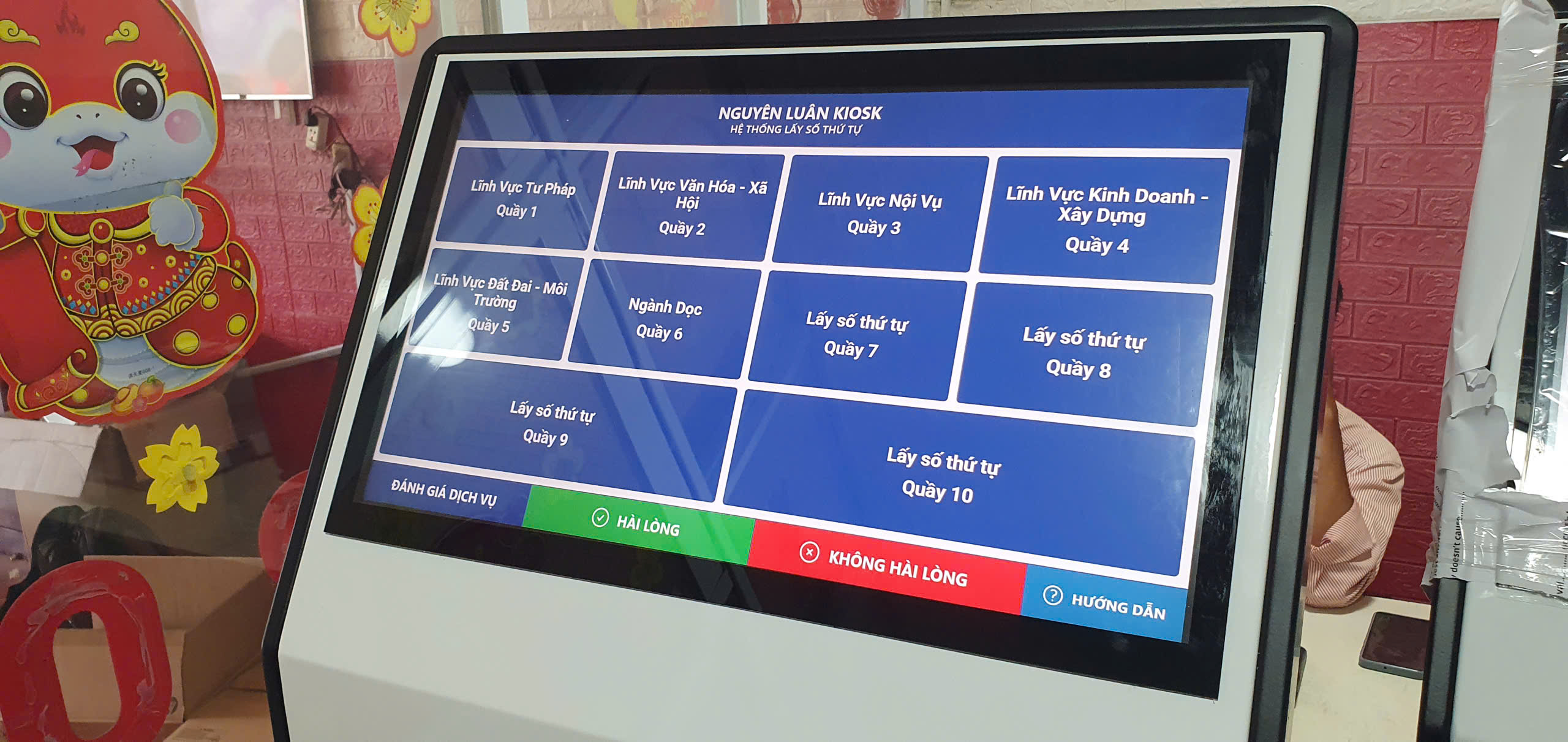 KIOSK lấy số thứ tự tự động, hệ thống lấy số thứ tự, kiosk xếp hàng tự động, màn hình lấy số thứ tự, thiết bị lấy số thứ tự, quản lý hàng chờ, gọi số tự động, kiosk cảm ứng, chuyển đổi số dịch vụ