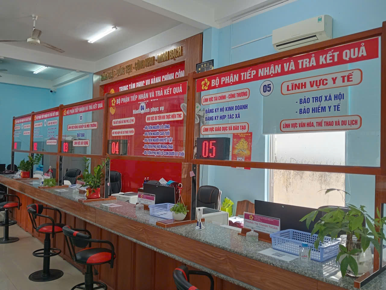 Kiosk lấy số tự động, máy lấy số tự động, kiosk xếp hàng tự động, hệ thống lấy số thứ tự, quản lý hàng đợi, hệ thống gọi số tự động, màn hình hiển thị số, giải pháp quản lý xếp hàng, thời gian chờ